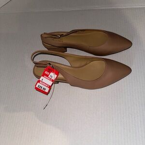 Size 7 1/2 Frisco Hot Sauce women’s flats from Naturalizer.